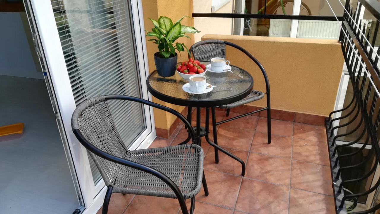 Apartament Z Balkonem Przy Latarni 150M Od Morza Kolobrzeg Bagian luar foto