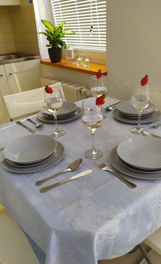 Apartament Z Balkonem Przy Latarni 150M Od Morza Kolobrzeg Bagian luar foto